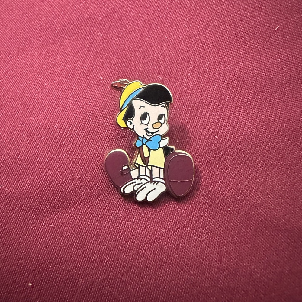 Mini Pinocchio Disney Pin